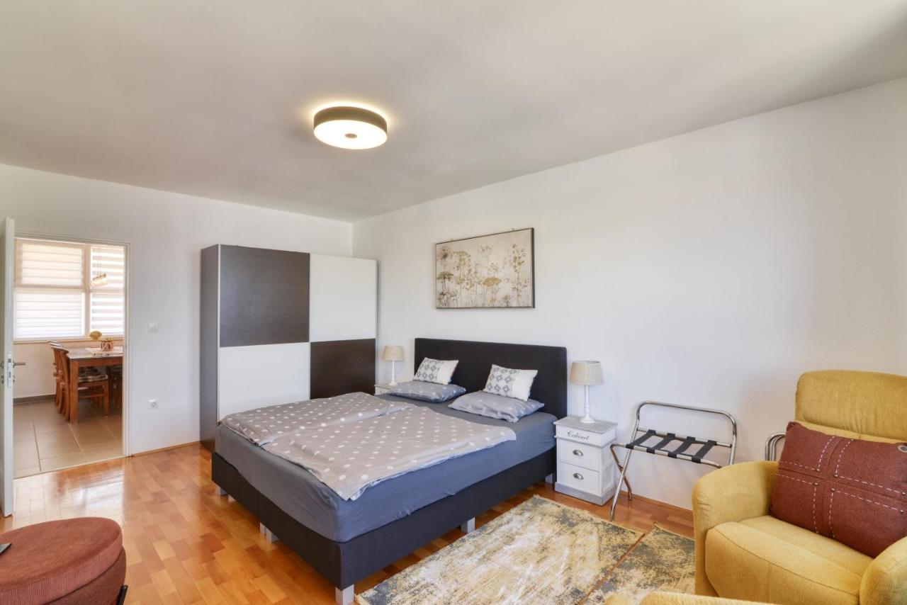 Studio Apartment Harbour 普拉 外观 照片